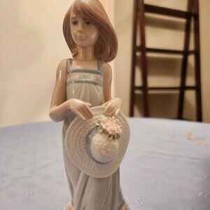 Lladro Porcelain Figureine Cathy #5643